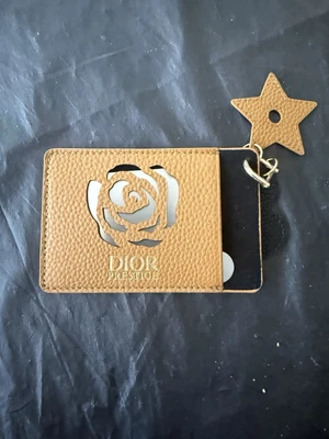 Зеркало Dior с держателем красивый подарок поставляется с мешком для пыли для подарков Gwp - Изображение 1 из 3