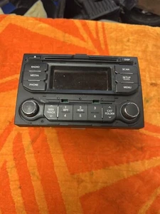 2012-2015 kia rio AM/FM CD radio 96170-1W955CA OEM 2013 2014 - Picture 1 of 6