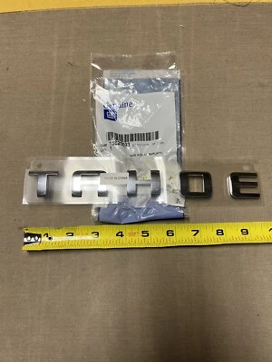 Chevrolet "TAHOE" 2007-2013 placa de identificación/puerta levadiza cromada, OEM GM nuevo Foto 1 de 4