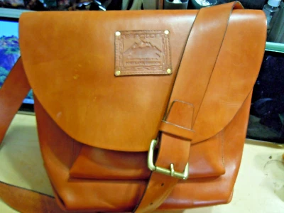 ELLINGTON Vintage Auténtico Cuero Taupe Maletín Bolso Mensajero (a la venta) Foto 1 de 4