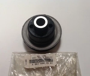 Boccola per montaggio cabina Freightliner - A681-890-00-01 - Foto 1 di 1