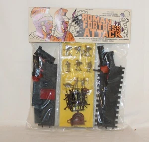 VTG 1968 ROMAN FORTRESS ATTACK #1824P MINIATURE PLAYSET Louis Greenberg HK - Picture 1 of 11