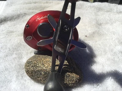 Pflueger Echelon Baitcaster, R.H., Relación 6.4:1, 6 B.B., Limpio y reparado  Foto 1 de 4