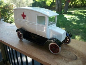 Cowdery Toy Works Ambulancia Cruz Roja Flivver 'Prototipo' - Imagen 1 de 9