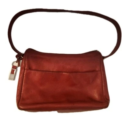 Bolso de Hombro De Colección Rolfs Para Mujer Cuero Guijarro Rojo Forro Negro Dije Plateado  Foto 1 de 4