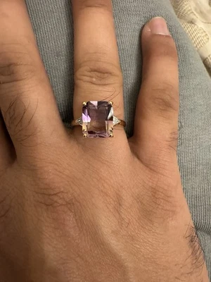 New S 10ct Gold Ring with Emerald-Cut Lavender Stone &  Diamonds on both sides. - Image 1 of 4