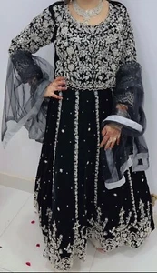 Pakistani Clothing : Burqa, Sari, Taqiyah, Salwar Kameez, Purdah, Kurta, Lehenga - Picture 1 of 9
