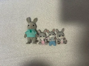 Calico Critters Sylvanian Families Cottontail Bunny Family of 4 - Picture 1 of 3