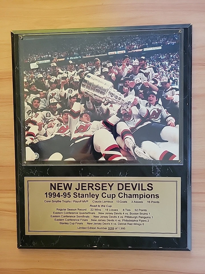 Placa conmemorativa de campeones de la Copa Stanley del Diablo de Nueva Jersey 1994-95 - #89 de 1995 Foto 1 de 4
