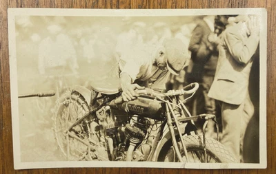 De colección. RPPC de Early Indian Motorcycle en Race o Hill Climb ~ Foto Postal Real Foto 1 de 3