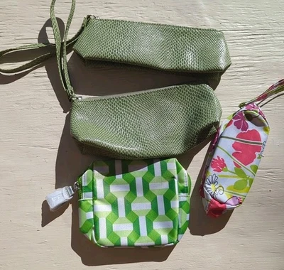 Juego de 4 bolsas de maquillaje Clinique, nuevas verdes pequeñas Foto 1 de 4