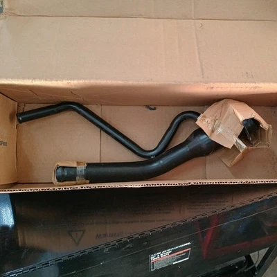 Cuello de llenado de combustible Spectra Premium FN786 para 99-04 Ford F-250 SD F-350 SD F-450 SD Foto 1 de 3