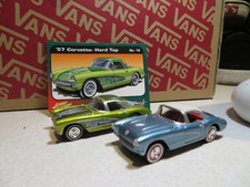 1/64 JOHNNY LIGHTNING Chevrolet Corvette Hard Top (1957) diecast 2pcs
