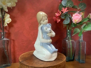 Nao Lladro Figurine Girl Hugging Teaddy Bear - Picture 1 of 6