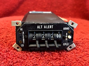 CESSNA AA-801A ALTITUDE ALERTER SELECTOR P/N 43310-0000 WITH CONNECTOR - Picture 1 of 8