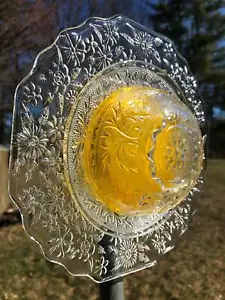 Repurposed vintage glass suncatcher flower garden yard art embossed yellow daisy - Picture 1 of 12