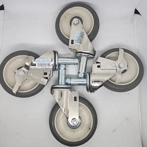 Juego de 4 ruedas Metro de 5"" con vástagos de agarre cromados de 7/8", 2 con cerraduras - Imagen 1 de 7