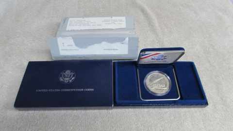 BEAUTIFUL 1987-S PROOF U.S Constitution $1 Silver Coin w/ COA & blue velvet case Cover
