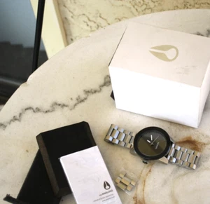New with box, Nixon, black rist watch stainless wrist band with extra link - Picture 1 of 5
