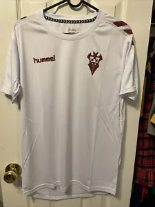 Camiseta de fútbol blanca para hombre Albacete Balompie Hummel talla XS NUEVA CON ETIQUETAS - Imagen 1 de 5