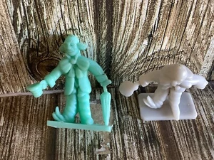 VINTAGE / ANTIQUE SMALL PLATIC CLOWN TOYS SMALL FIGURINES SET OF 2 - Picture 1 of 6