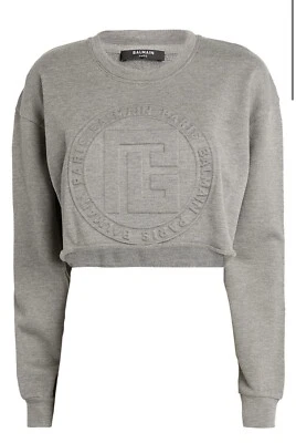 MOLETOM BALMAIN CROPPED CINZA URZE COM LOGOTIPO EM RELEVO Tamanho Pequeno - Imagem 1 de 4