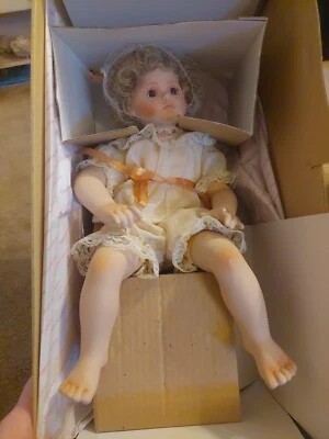 Georgetown Collection Peaches & Cream Porcelain Doll 1992-orig. Box-Accessory - Изображение 1 из 4
