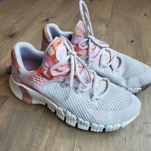 Nike Free Metcon 4 Desert Sand Crimson Bliss 2021 - DJ3075-064 Size 7.5 Women’s - Picture 1 of 7
