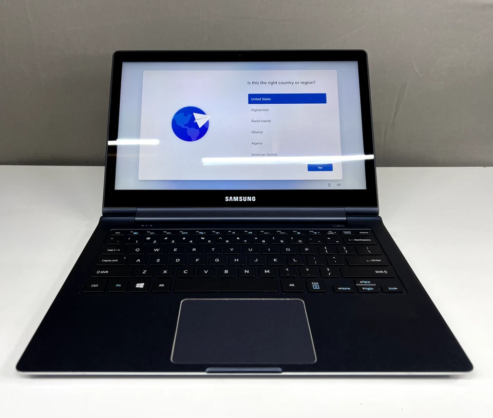 Portátil Samsung 940X 13.3" - Intel i5, 8GB RAM, 128GB M.2 SSD, Pantalla Táctil Foto 1 de 4