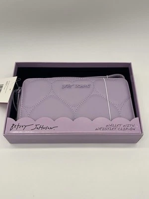 NUEVO CON ETIQUETAS BILLETERA BETSEY JOHNSON PULSERA En Caja ZA Corazones Púrpura con Correa Foto 1 de 4