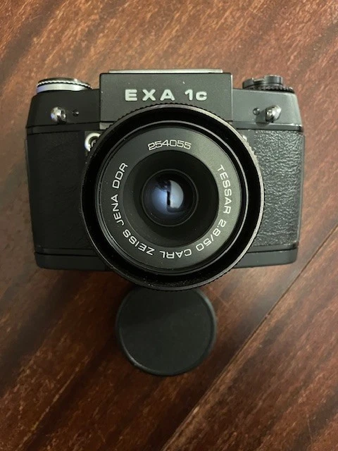 EXA 1c schwarz - analoge Spiegelreflexkamera; TESSAR CARL ZEISS JENA  mit Tasche - Bild 1 von 4