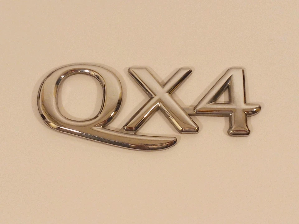 1997-2003 INFINITI QX4 REAR GATE TRUNK EMBLEM SYMBOL LOGO BADGE  SIGN OEM USED Foto 1 de 1