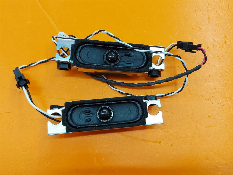 ⭐️⭐️⭐️⭐️⭐️ TV Left & Right Speaker Set NEC E705 w Cables - Image 1 of 2