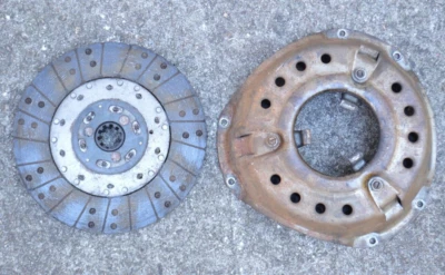 国际收割机 R-110 卡车 10 英寸离合器和压力板 SD-220 二手 — 第 1/4 张图片