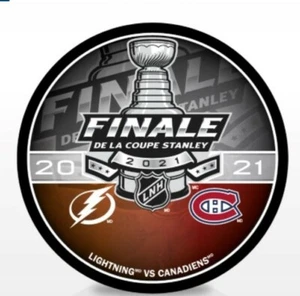 2021 STANLEY CUP FINAL DUELING NHL PUCK FRENCH VERSION CANADIENS VS. LIGHTNING - Picture 1 of 2