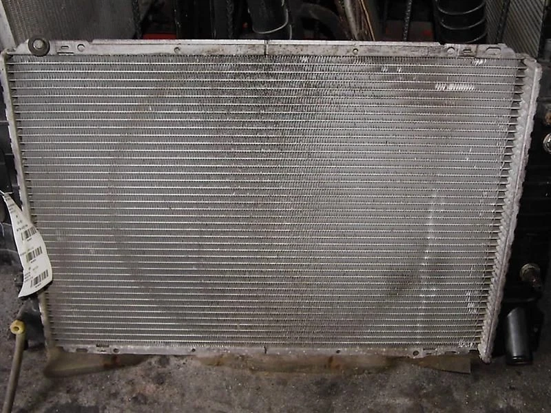 95 96 97 GRAND MARQUIS RADIADOR SIN REMOLQUE REMOLQUE ESCAPE ÚNICO 4,6 LITROS  Foto 1 de 1