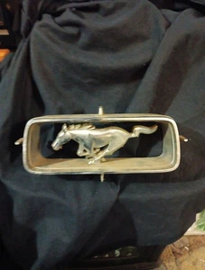 OEM 1967 FORD MUSTANG GRILLE CORRAL HORSE EMBLEM ORNAMENT FRONT FAST SHIPPING  - Bild 1 von 10