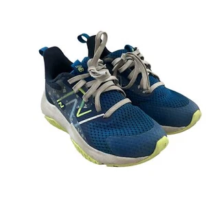 Scarpa da tennis New Balance unisex-bambino Rave Run V2 stringata blu giallo sneaker 11 - Foto 1 di 7