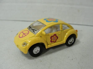 VW Volkswagen Bettle Yellow Hippy 1/64 Real Riders - Picture 1 of 5