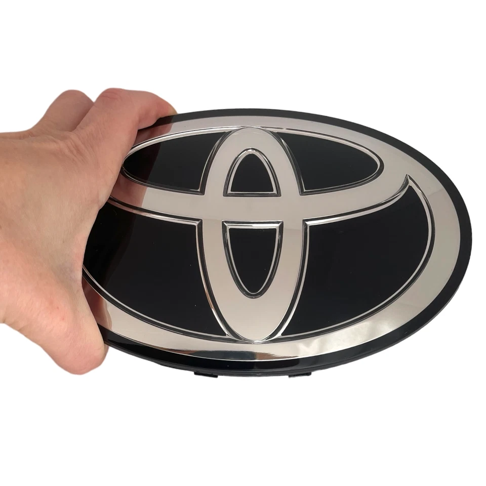 Logotipo emblema grade dianteira Toyota Tacoma Tundra Land Cruiser 2017 2018 2019 - Imagem 1 de 3