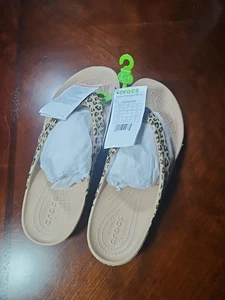 Crocs Damen-Flip-Flop-Sandalen Größe 9 braun Leopardenmuster leicht bequem - Bild 1 von 5