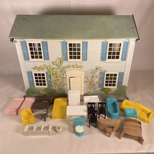 Casa de muñecas colonial litográfica de metal estaño mansión de palo de rosa para niños de hoy - con 22 muebles - Imagen 1 de 19