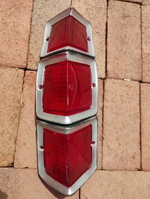 1972 年道奇摩纳哥站车左尾灯镜头原厂原始设备制造商  — 第 1/4 张图片