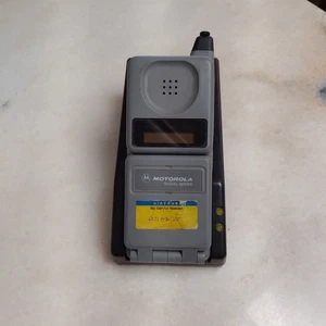 VINTAGE MOTOROLA DIGITAL PERSONAL COMMUNICATOR FLIP CELL PHONE W/ CASE- UNTESTED - Photo 1 sur 13