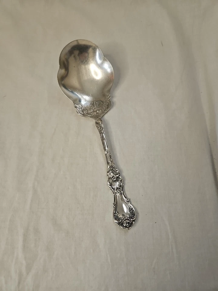 Cuchara de bayas florales R. Wallace 1835 plateada  Foto 1 de 4