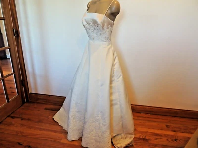 Mon Cheri size 4  Ivory with beige spaghetti strap wedding dress & matching veil Foto 1 de 4
