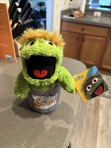 New Sesame Street Oscar the Grouch Large 12” Plush Soft Toy Licensed Official Cover