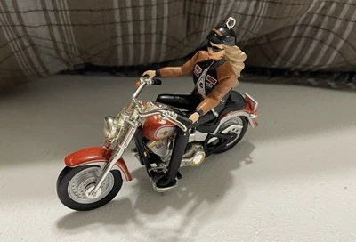 Enfeite 2001 Harley - Davidson Barbie Hallmark  - Imagem 1 de 4