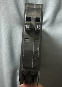 Mini disyuntor Square D QOT1515 tándem doble 15 amperios con gancho NUEVO - Imagen 1 de 3