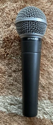 Shure SM58 Dynamisches Gesangsmikrofon inclusive 11m langes Kabel. - Bild 1 von 4